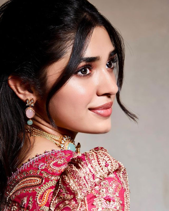 Staggering Poses Of Krithi Shetty